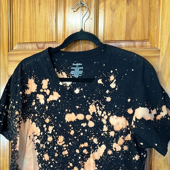 Reverse Tye dye v-neck T-Shirt - Picture 2 of 6